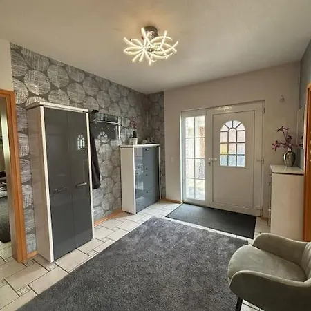 Apartment Ruhige Doppelhaushaelfte