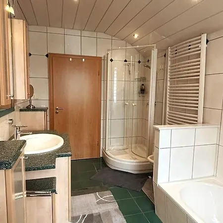 Apartment Ruhige Doppelhaushaelfte